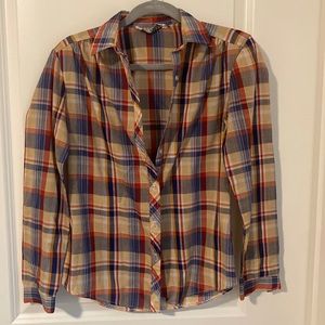 Women’s button up plaid shirt